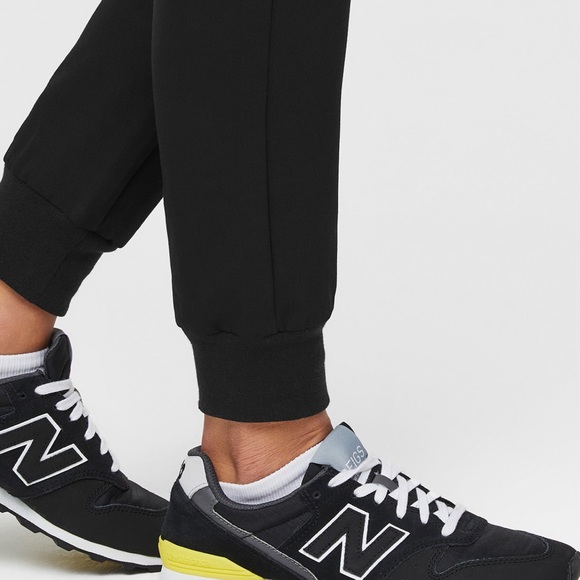 COPY - Figs Catrina Scrub top and Jogger pants Set Xs - Picture 3 of 5